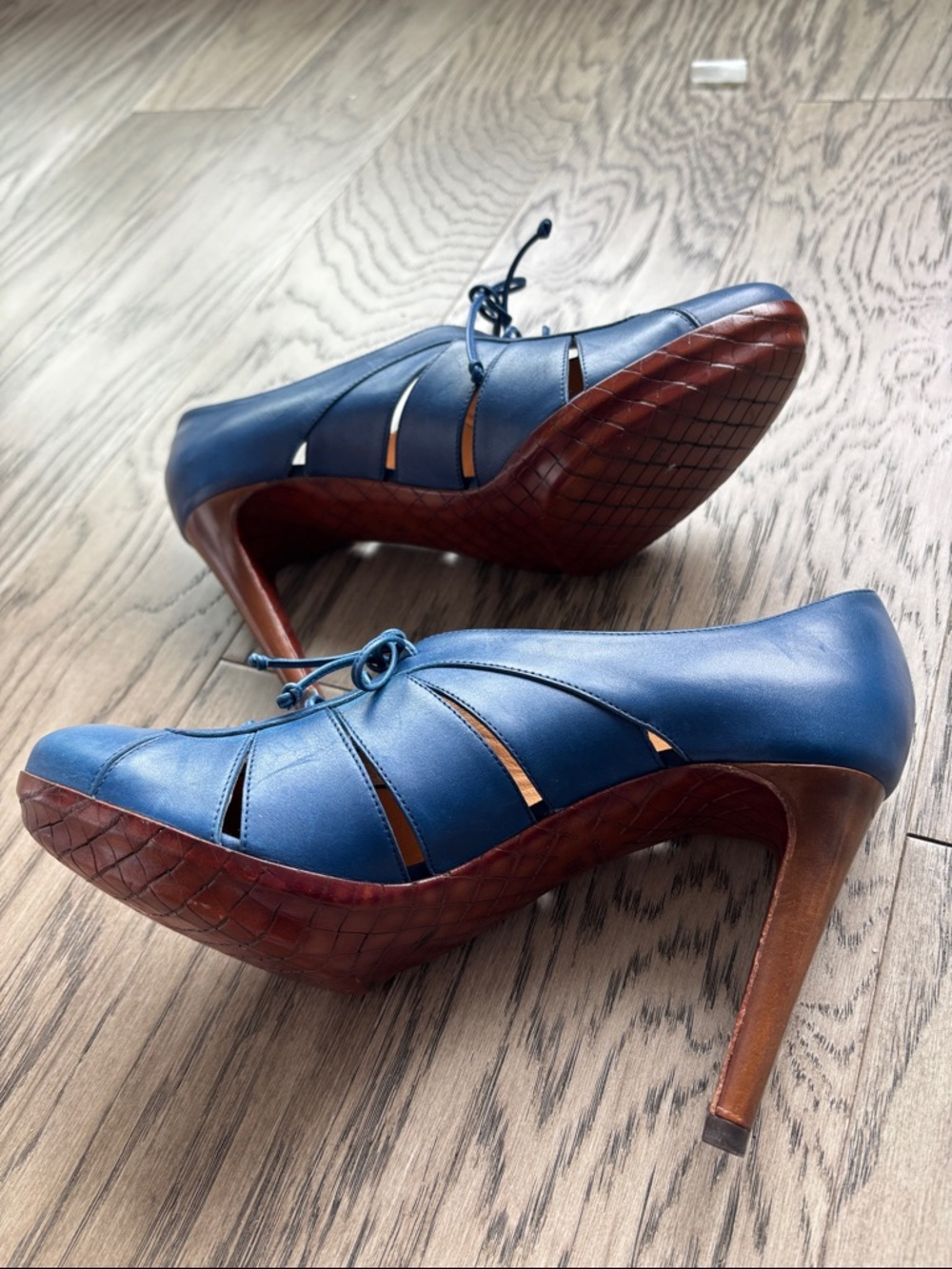Bottega Veneta Blue Leather Lace-Up Pointed-Toe Heels - Picture 7 of 12